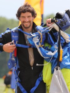 Jean Debièvre, moniteur de parachutisme à Chambéry